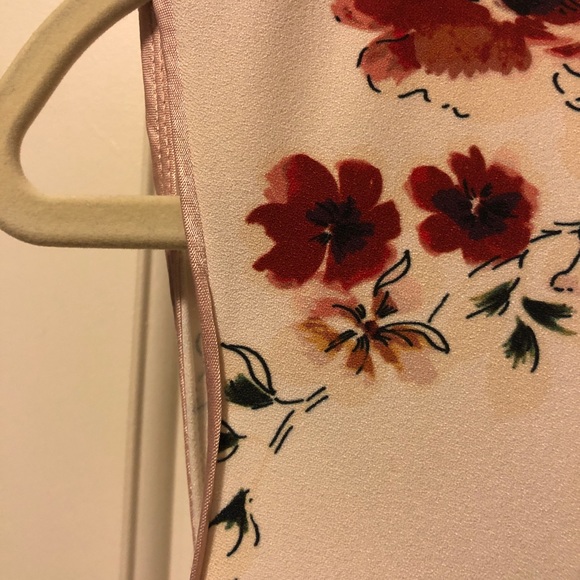 Sleeveless top with back drape - Picture 3 of 7